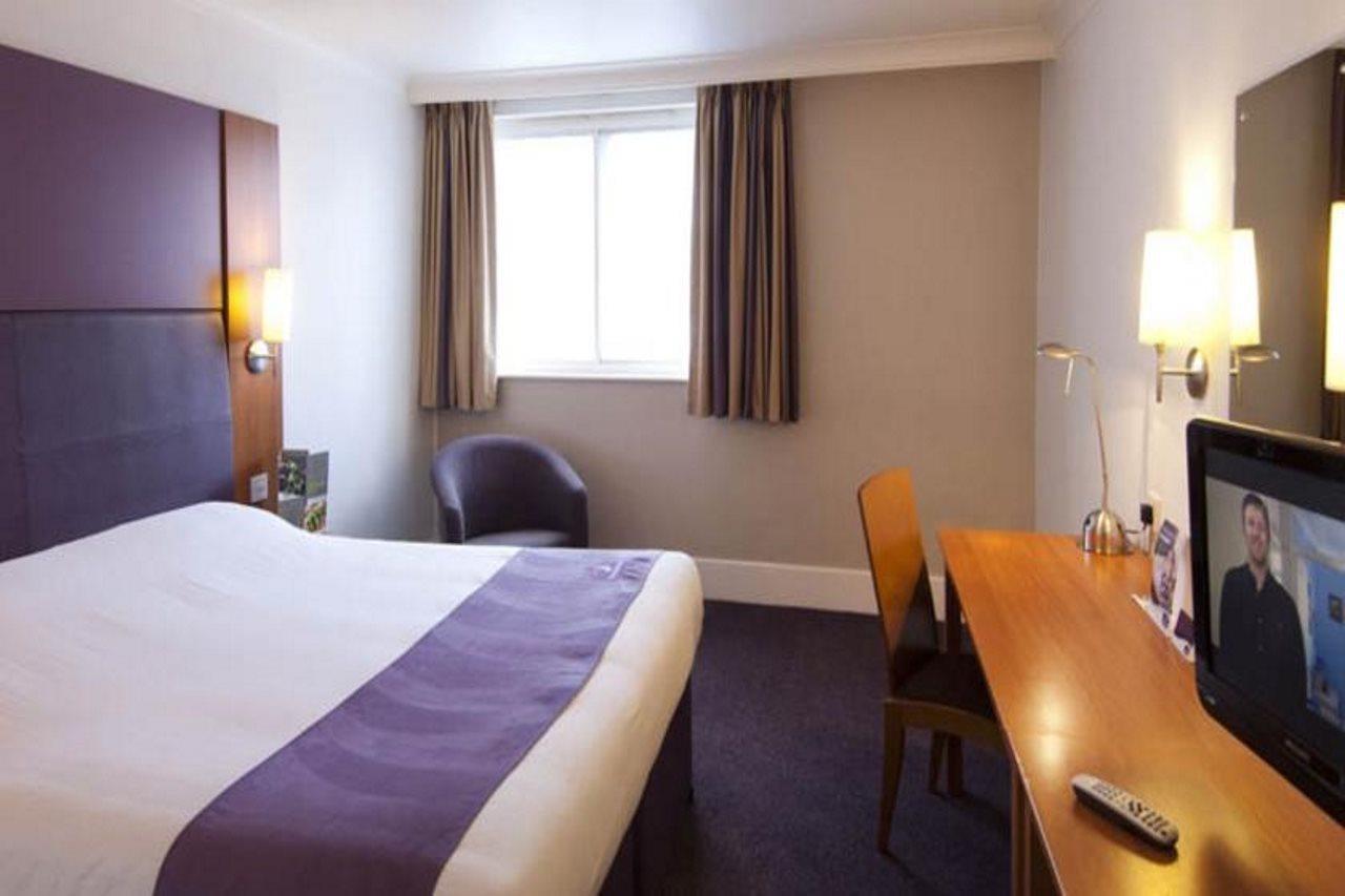 Premier Inn Manchester West Didsbury Ngoại thất bức ảnh
