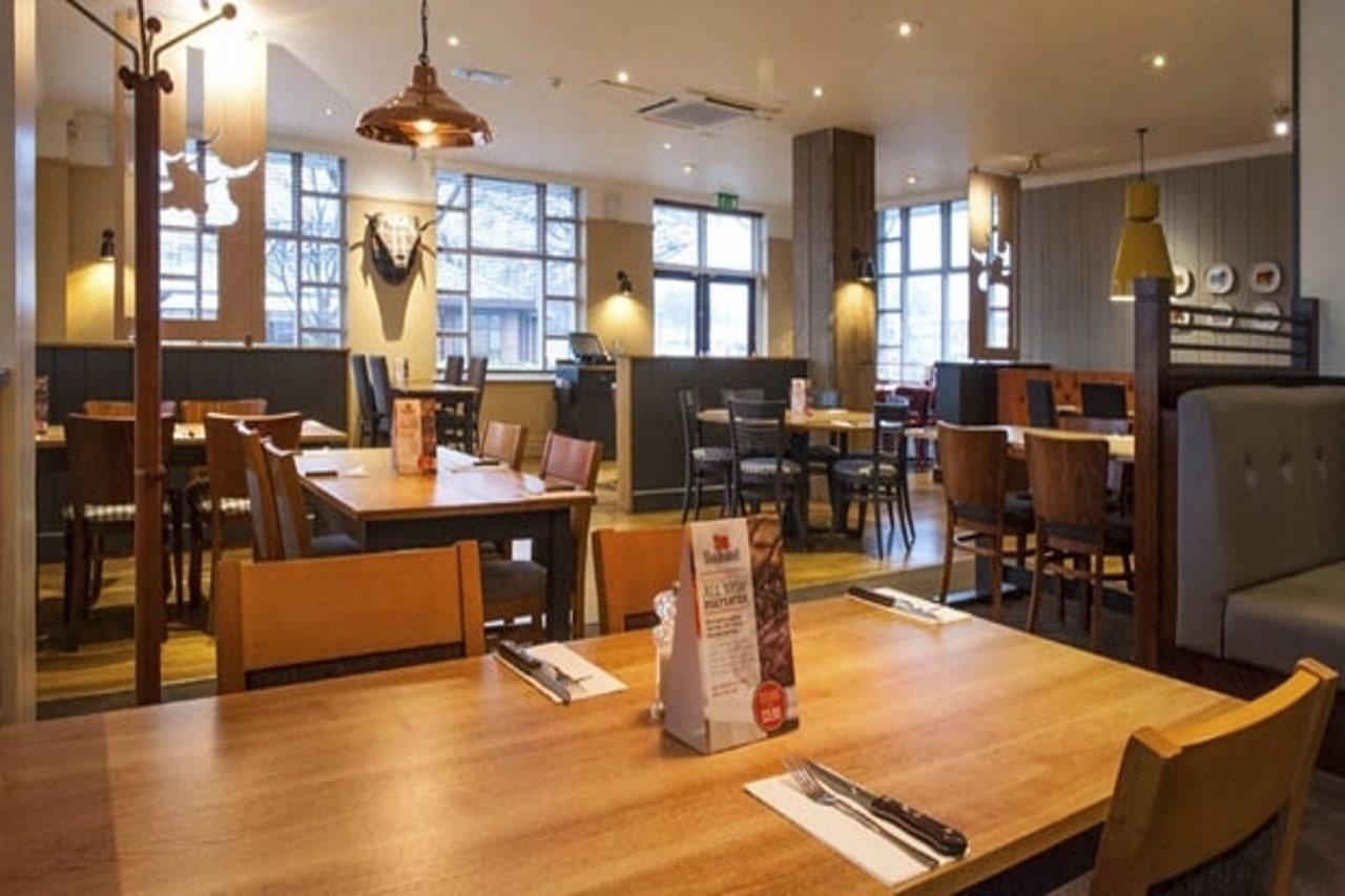 Premier Inn Manchester West Didsbury Ngoại thất bức ảnh